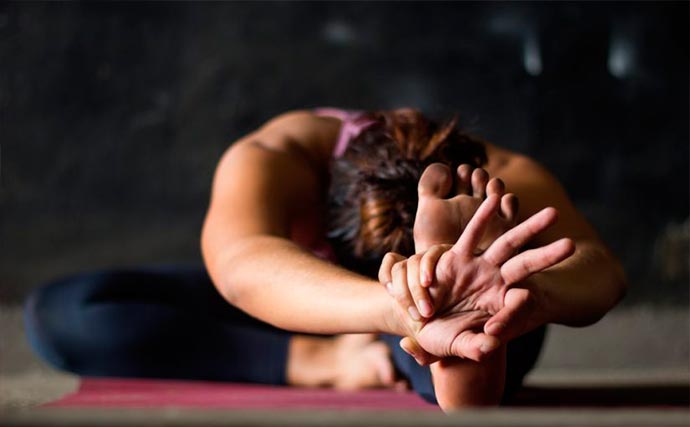 combinar-terapia-psicologica-y-yoga